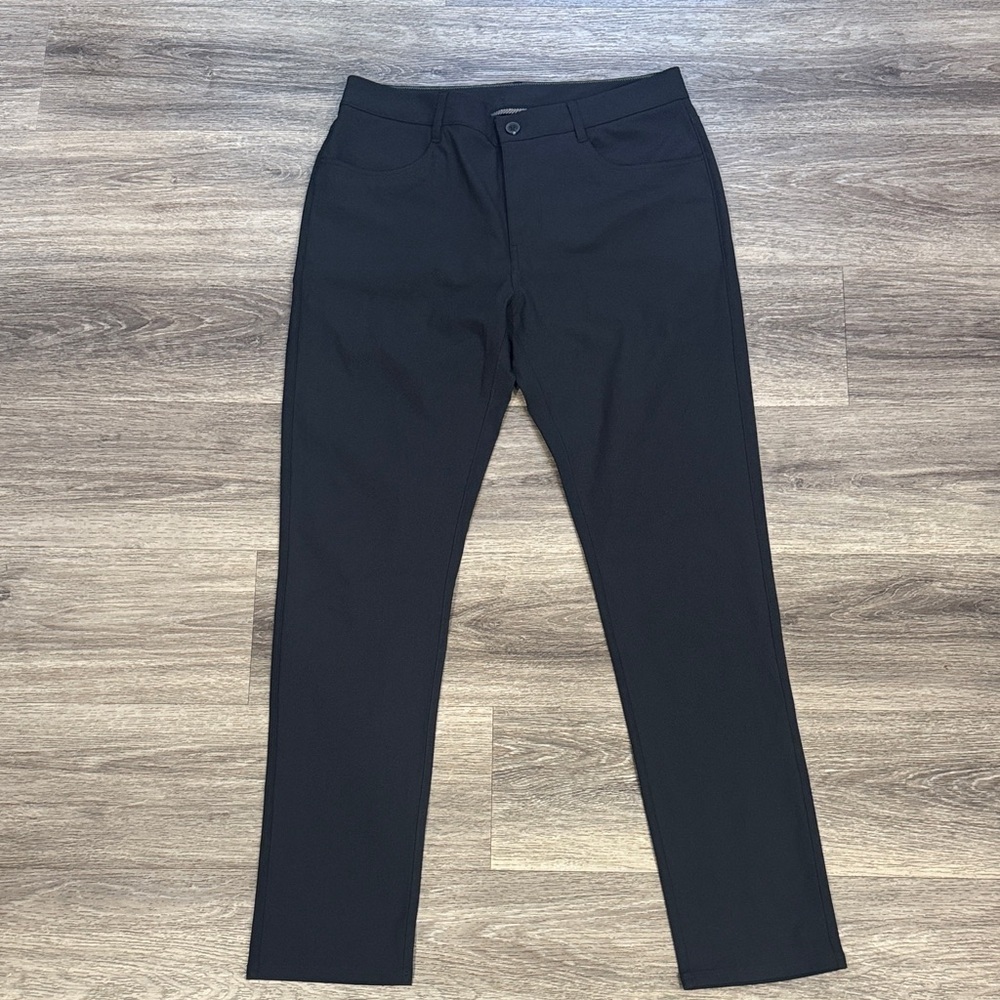 Vuori Black Pants 32X32 Men’s Casual Straight Leg Performance Office